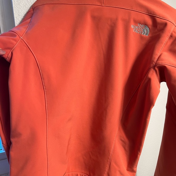 North Face Women’s Soft Shell - Picture 2 of 6